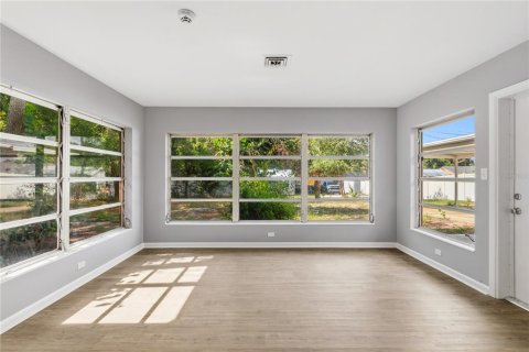 House in Winter Haven, Florida 3 bedrooms, 175.77 sq.m. № 2237247 - photo 17