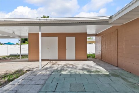 House in Winter Haven, Florida 3 bedrooms, 175.77 sq.m. № 2237247 - photo 25