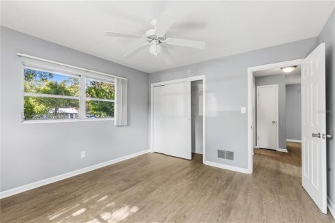House in Winter Haven, Florida 3 bedrooms, 175.77 sq.m. № 2237247 - photo 13