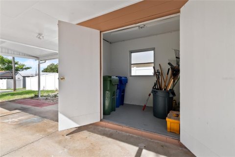 House in Winter Haven, Florida 3 bedrooms, 175.77 sq.m. № 2237247 - photo 27
