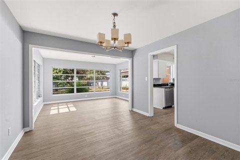 House in Winter Haven, Florida 3 bedrooms, 175.77 sq.m. № 2237247 - photo 16