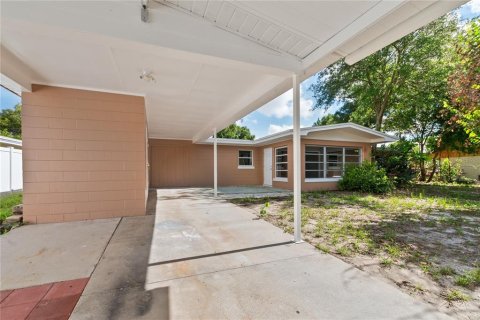 House in Winter Haven, Florida 3 bedrooms, 175.77 sq.m. № 2237247 - photo 24