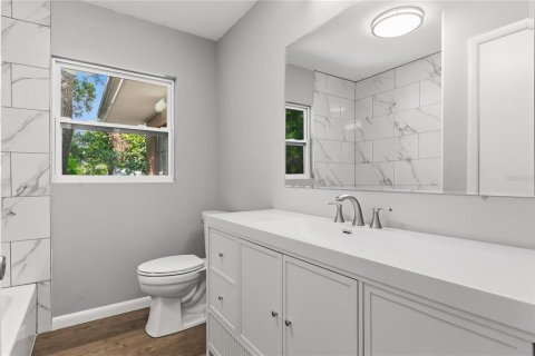 House in Winter Haven, Florida 3 bedrooms, 175.77 sq.m. № 2237247 - photo 14