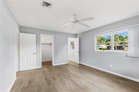 House in Winter Haven, Florida 3 bedrooms, 175.77 sq.m. № 2237247 - photo 9
