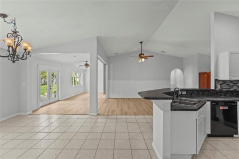 Villa ou maison à vendre à North Port, Floride: 3 chambres, 181.72 m2 № 2341976 - photo 8