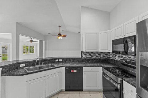 Villa ou maison à vendre à North Port, Floride: 3 chambres, 181.72 m2 № 2341976 - photo 12