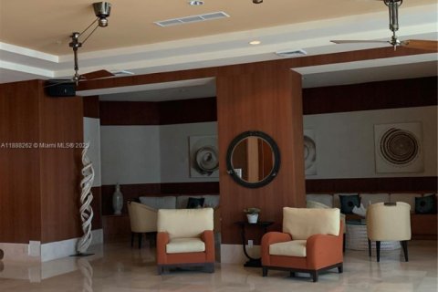 Condo in Hallandale Beach, Florida, 2 bedrooms  № 1942263 - photo 12