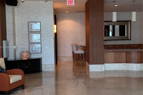 Condo in Hallandale Beach, Florida, 2 bedrooms  № 1942263 - photo 13