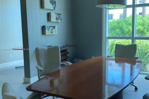 Condo in Hallandale Beach, Florida, 2 bedrooms  № 1942263 - photo 7