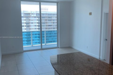 Condo in Hallandale Beach, Florida, 2 bedrooms  № 1942263 - photo 28
