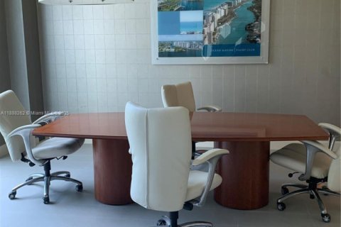 Condo in Hallandale Beach, Florida, 2 bedrooms  № 1942263 - photo 8