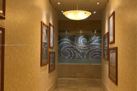 Condo in Hallandale Beach, Florida, 2 bedrooms  № 1942263 - photo 9