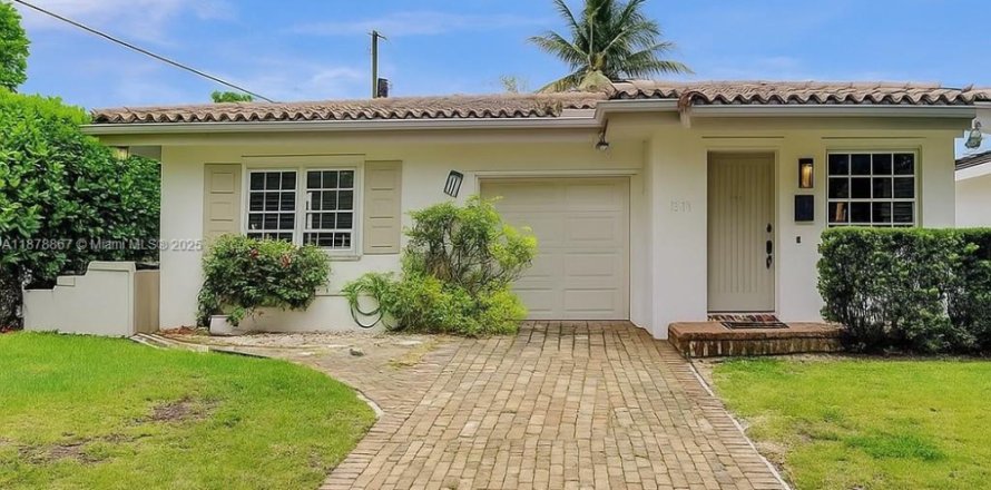 Villa ou maison à Coral Gables, Floride 3 chambres, 146.88 m2 № 1946649