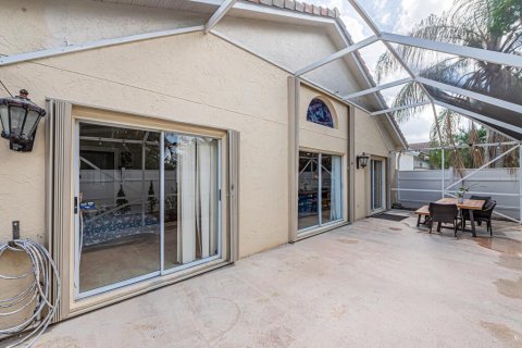 Снять в аренду виллу или дом в Веллингтон, Флорида 3 спальни, 211.82м2, № 1188651 - фото 1