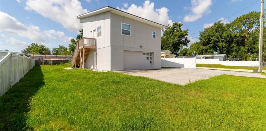 House in Orlando, Florida 1 bedroom, 67.63 sq.m. № 2142716