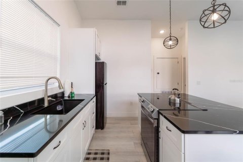 House in Orlando, Florida 1 bedroom, 67.63 sq.m. № 2142716 - photo 6