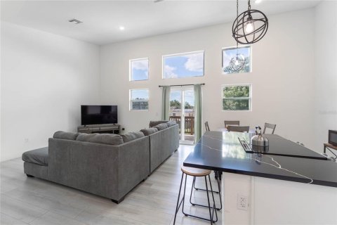 House in Orlando, Florida 1 bedroom, 67.63 sq.m. № 2142716 - photo 8