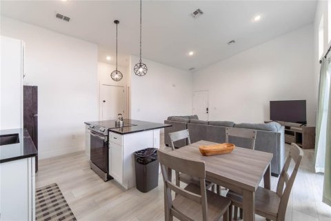 House in Orlando, Florida 1 bedroom, 67.63 sq.m. № 2142716 - photo 5