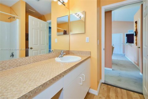 Casa en venta en Fort Myers, Florida, 3 dormitorios, 132.11 m2 № 1943482 - foto 17