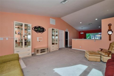 Casa en venta en Fort Myers, Florida, 3 dormitorios, 132.11 m2 № 1943482 - foto 8