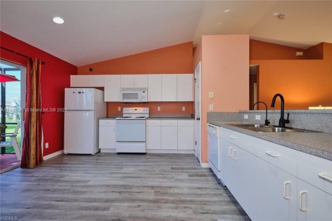 Casa en venta en Fort Myers, Florida, 3 dormitorios, 132.11 m2 № 1943482 - foto 5