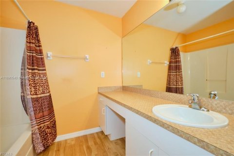Casa en venta en Fort Myers, Florida, 3 dormitorios, 132.11 m2 № 1943482 - foto 16