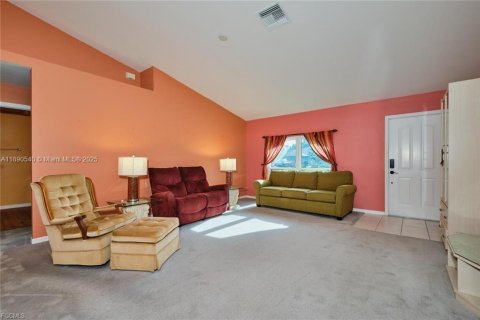 Casa en venta en Fort Myers, Florida, 3 dormitorios, 132.11 m2 № 1943482 - foto 7