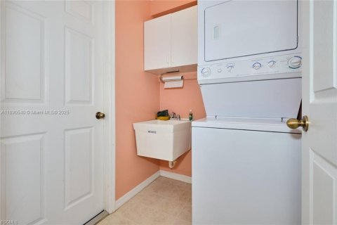 Casa en venta en Fort Myers, Florida, 3 dormitorios, 132.11 m2 № 1943482 - foto 22