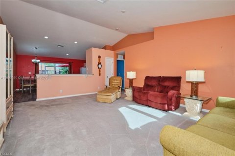 Casa en venta en Fort Myers, Florida, 3 dormitorios, 132.11 m2 № 1943482 - foto 4