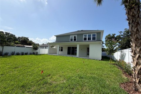 House in Tampa, Florida 5 bedrooms, 296.54 sq.m. № 2111852 - photo 2