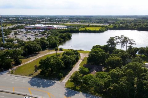 Villa ou maison à louer à St. Lucie, Floride: 3 chambres, 101.45 m2 № 1977290 - photo 1