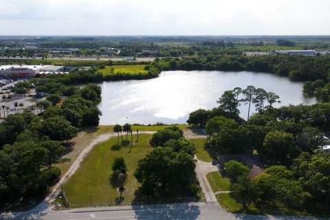 Villa ou maison à louer à St. Lucie, Floride: 3 chambres, 101.45 m2 № 1977290 - photo 2