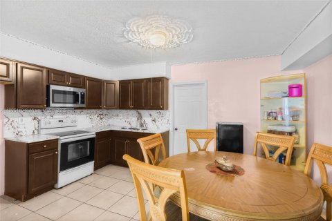 Купить виллу или дом в Норт-Майами, Флорида 2 спальни, 105.72м2, № 1947640 - фото 9