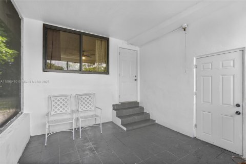 Купить виллу или дом в Норт-Майами, Флорида 2 спальни, 105.72м2, № 1947640 - фото 16