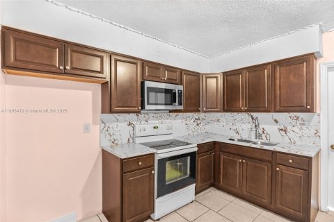 Купить виллу или дом в Норт-Майами, Флорида 2 спальни, 105.72м2, № 1947640 - фото 10