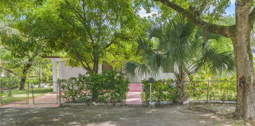 Дом в Норт-Майами, Флорида 2 спальни, 105.72м2 № 1947640