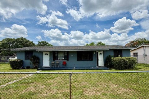 Villa ou maison à louer à Miami, Floride: 2 chambres, 125.42 m2 № 2265331 - photo 2