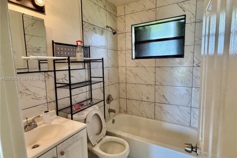 Villa ou maison à louer à Miami, Floride: 2 chambres, 125.42 m2 № 2265331 - photo 8