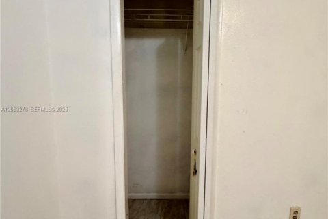Villa ou maison à louer à Miami, Floride: 2 chambres, 125.42 m2 № 2265331 - photo 7