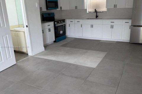 Купить кондоминиум в Хайалиа, Флорида 2 спальни, 82.22м2, № 2015302 - фото 3