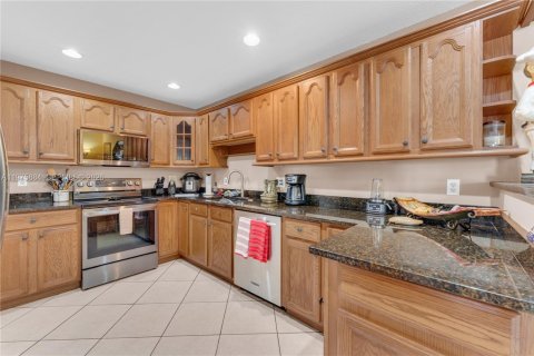 House in Lauderhill, Florida 4 bedrooms, 151.99 sq.m. № 2040676 - photo 13