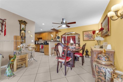 House in Lauderhill, Florida 4 bedrooms, 151.99 sq.m. № 2040676 - photo 22