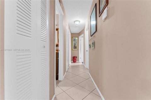 House in Lauderhill, Florida 4 bedrooms, 151.99 sq.m. № 2040676 - photo 21