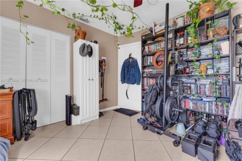 House in Lauderhill, Florida 4 bedrooms, 151.99 sq.m. № 2040676 - photo 20