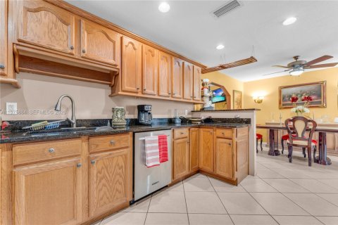 House in Lauderhill, Florida 4 bedrooms, 151.99 sq.m. № 2040676 - photo 16