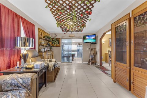 House in Lauderhill, Florida 4 bedrooms, 151.99 sq.m. № 2040676 - photo 29