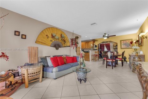 House in Lauderhill, Florida 4 bedrooms, 151.99 sq.m. № 2040676 - photo 10