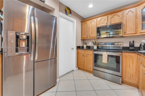 House in Lauderhill, Florida 4 bedrooms, 151.99 sq.m. № 2040676 - photo 18