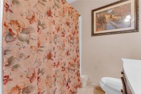 House in Lauderhill, Florida 4 bedrooms, 151.99 sq.m. № 2040676 - photo 27