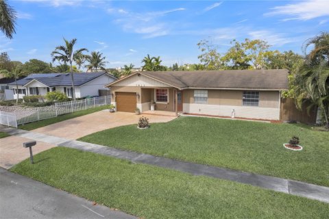 House in Lauderhill, Florida 4 bedrooms, 151.99 sq.m. № 2040676 - photo 4